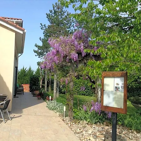 Bed and breakfast La Pierre Blanche 3*